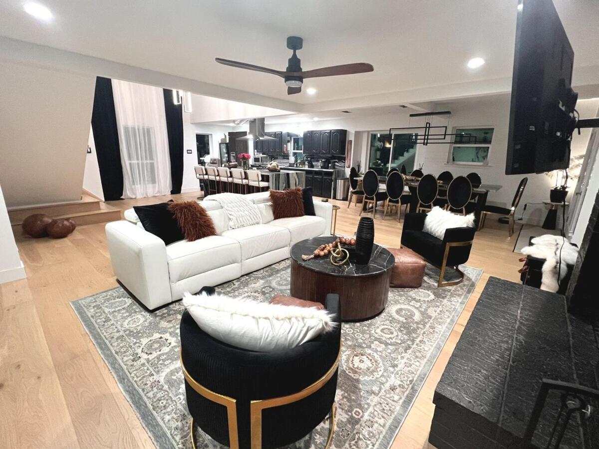 Holiday home Luxury W Pool, Open Kitchen, Poker & Dallas