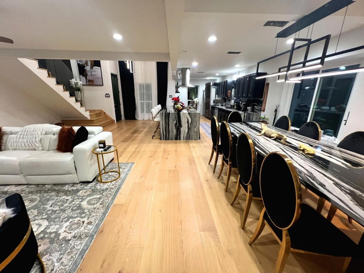 Luxury W Pool, Open Kitchen, Poker & *