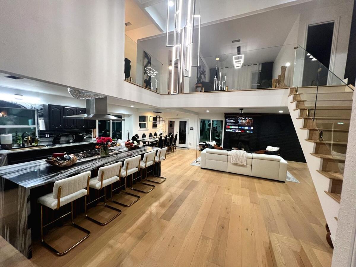 Holiday home Luxury W Pool, Open Kitchen, Poker & Dallas